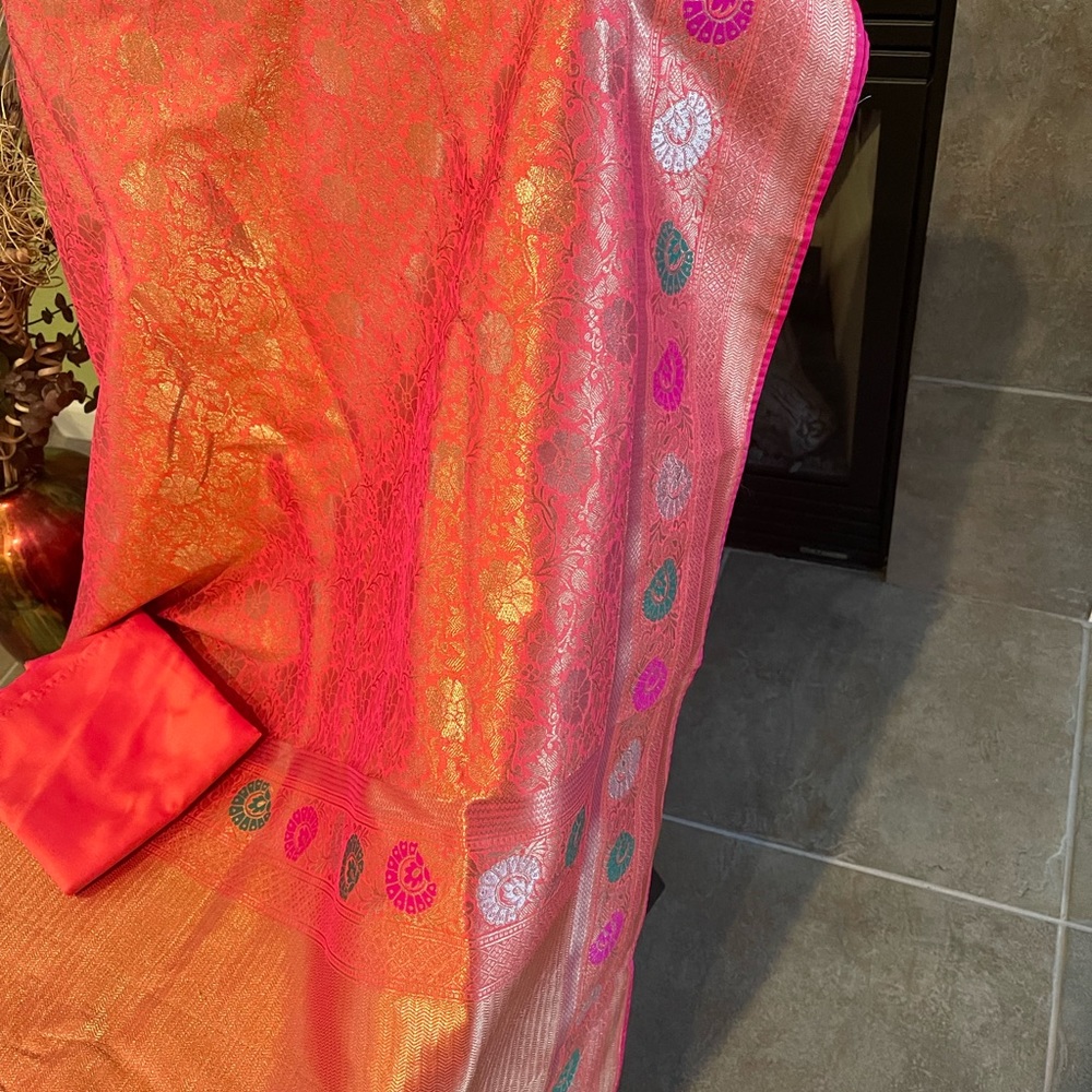 Peach Meenakari Silk Woven Benarasi Saree With Bp - Picture 4 of 4